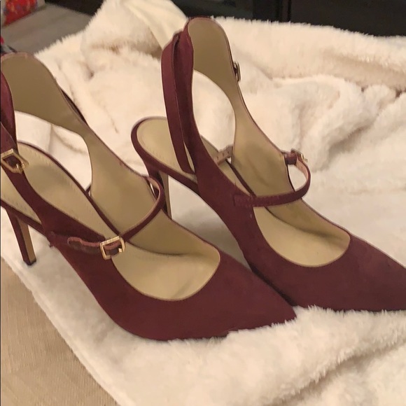 Shoes - Picture 2 of 8